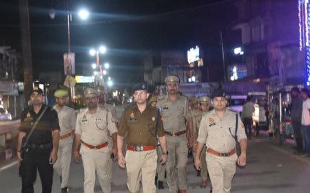 एसपी ने सक्सेना चौराहे से हनुमानगढ़ी तक पैदल गश्त की:महराजगंज में यातायात नियम तोड़ने पर सैकड़ों वाहनों पर कार्रवाई