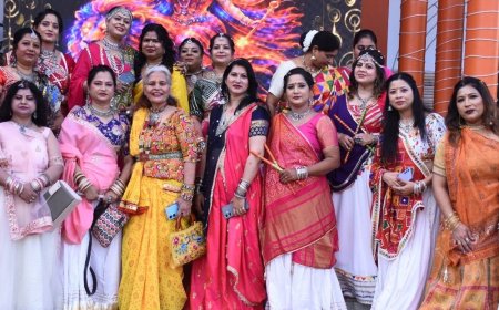 इंदिरानगर में विजय दशमी पर डांडिया उत्सव:महिलाओं ने गरबा पर जमकर डांस किया, डांडिया की खनक से गूंजा परिसर