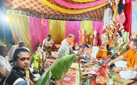 पड़रिया में स्कंदमाता की आराधना:वैदिक मंत्रोच्चार के बीच हुई पूजा, माता रानी के जयकारों से गूंजा पंडाल