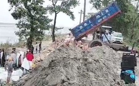 कुशीनगर में एपी बांध का स्लोप कटा, बचाव शुरू:ग्रामीणों को सता रहा बांध टूटने का डर, जवही दयाल में किमी 4.400 से 4.500 के बीच कटान