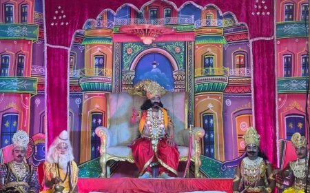 रामलीला में राम के वनवास का मंचन:कैकेयी-मंथरा संवाद, दशरथ की बेबसी और केवट प्रसंग ने दर्शकों को भावुक किया