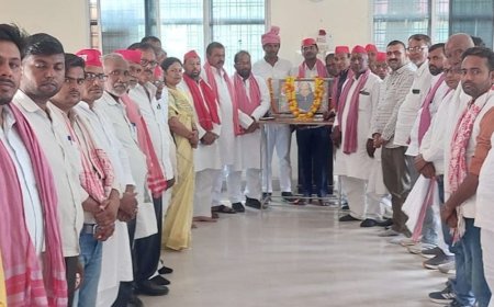 भदोही में सपा ने मनाई डॉ. एपीजे अब्दुल की जयंती:युवाओं से ‘विंग्स ऑफ फायर’ पढ़ने की अपील, जिलाध्यक्ष बोले- कलाम देश के युवाओं के आदर्श थे