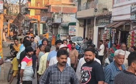 उन्नाव में सड़क चौड़ीकरण के दौरान विवाद:दुकान का हिस्सा गिराया, व्यापारी ने 27 फीट स्लैब गिरने पर निर्माण की मांग