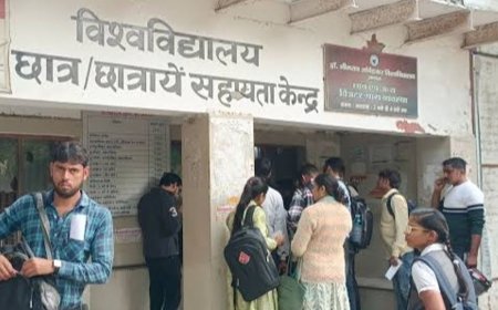 आगरा विश्वविद्यालय से नहीं मिलेगी व्यक्तिगत मार्कशीट:परीक्षा नियंत्रक से लेनी होगी अनुमति, विवाद के बाद हेल्प डेस्क प्रभारी बदले