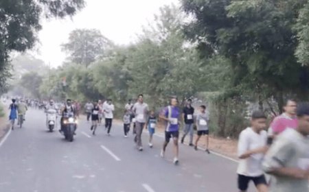 आगरा ताज हाफ मैराथन की प्रोमो रन में उमड़े लोग:7 से 77 साल तक के 1500 से अधिक धावकों ने लिया भाग