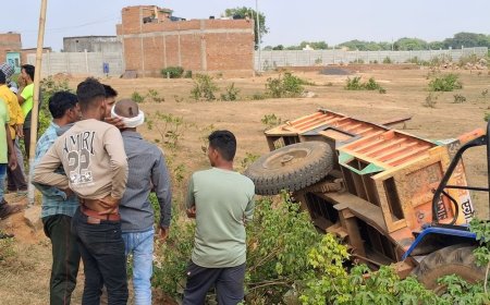 ट्रैक्टर की टक्कर से एक बच्चे की मौत:झांसी में साइकिल सवार दो बच्चे घायल; अज्ञात चालक के खिलाफ मुकदमा दर्ज