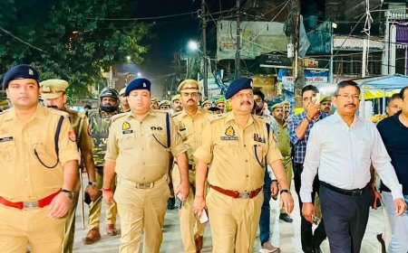 बहराइच में DM-SP ने दुर्गा विसर्जन मार्गों का किया निरीक्षण:यातायात संभालने और शांति व्यवस्था बनाए रखने का दिया निर्देश