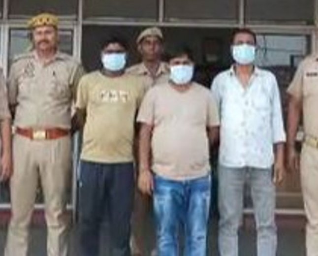 नोएडा में 1 करोड़ का गांजा पकड़ा-3 तस्कर गिरफ्तार:कूड़ी खेड़ा मोड़ के पास दबोचा, भुवनेश्वर से ट्रक में छिपाकर ला रहे थे