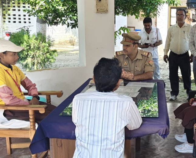 छात्रा अर्चिता बनीं एक दिन कोतवाल:जयसिंहपुर कोतवाली में सुनीं जन समस्याएं, लापता युवक मामले पर दिए निर्देश