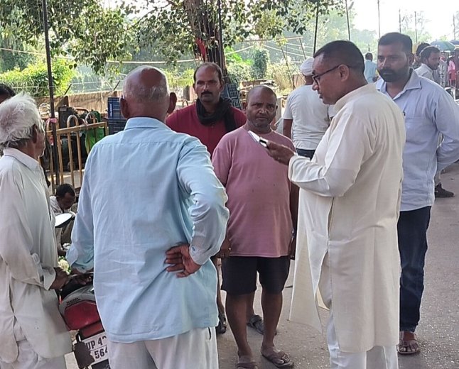 कुमारगंज में बाइक सवार बदमाशों ने महिला की चेन छीनी:खांडसा मोड़ से हनुमानगढ़ी के बीच हुई वारदात, पुलिस तलाश में जुटी