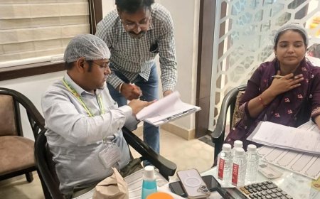 मथुरा में मिठाई दुकानों से खाद्य पदार्थों के नमूने लिए:छापेमारी में 15 किलो धनिया पाउडर और 13 किलो मिर्च पाउडर सीज